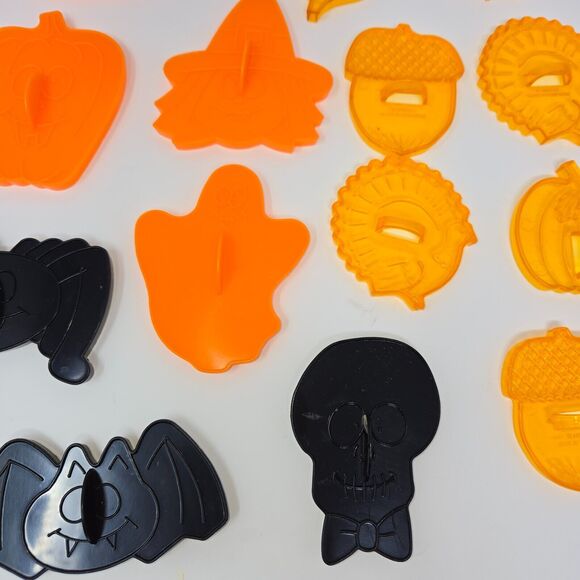 Vintage Cookie Cutter Lot of 57 Holiday Animals Pink Panther Wilton Hallmark - Picture 7 of 16